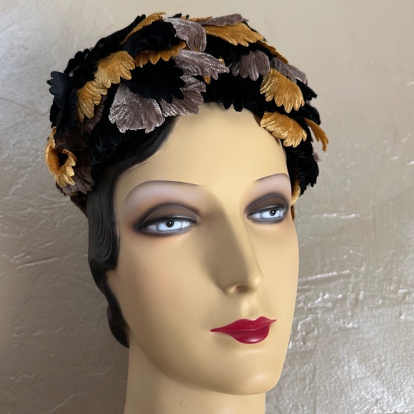 SPLENDID 1950\'s HAT MADE OF MULTICOLORED FABRIC \